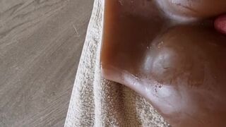 Je te glisse un doigt dans le cul en te parlent sale avent de te rentré ma grosse bite