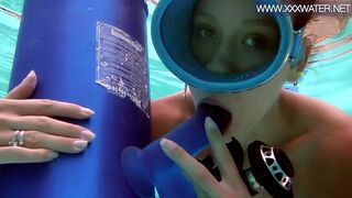 Minnie Manga blows dildo underwater