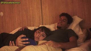 mi hermanastro se da cuenta que nos quedamos solos y aprovecha para hacer de las suyas