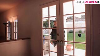 Hot slut screams in pleasure as a monster cock thrusts her tight cunt