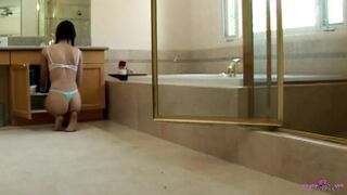 She Went to Take a Shower Rubbed Her Pussy and Then Sucked a Black Dude