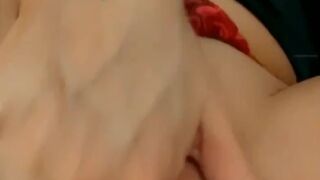 Milf aux gros seins naturels baisée HARD et bien remplie de sperme