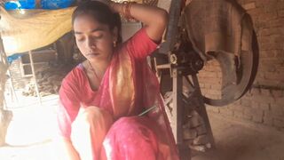 Oh yes Beautiful and cute bhabhi ji first desi village style Mein entry full romantic seen