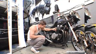 Bukkake! Latina Kelley Jade Milks Vitor, Loupan & Carlos!