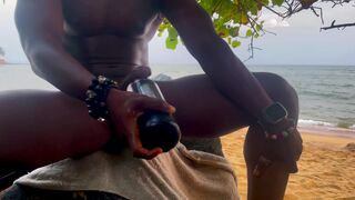 Ghanaian Huge BBC Dick outdoor solo clip speaks for itself