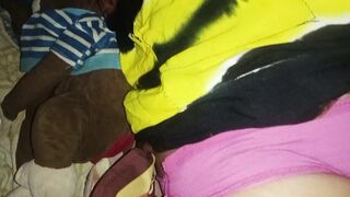 Sneak into the mother-in-law's room, where the limousine is parked relaxed