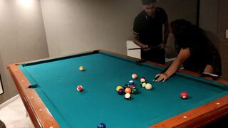 Gordita argentina siendo garchada arriba de una mesa de pool le rompen toda la colita casero