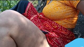 The brother-in-law thinks of sucking the cock in the mouth of the wheat field and hitting the ass of the outside brother-in-law.