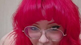 Estaba sola y me puse cachonda no tuve más opcion que jugar con mi dildo