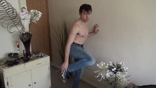 Hunky Maolo gets XXX help from A Hot Buddy!