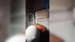 Strafhard2k shows how he shave his dick hairs