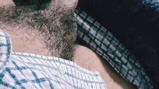 Jugando y pasando el rato, con la verga semidura...