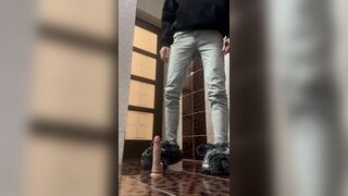 Young twink saw the toy of the wife of a straight straight