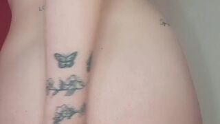 changing my old panties and showing my ass